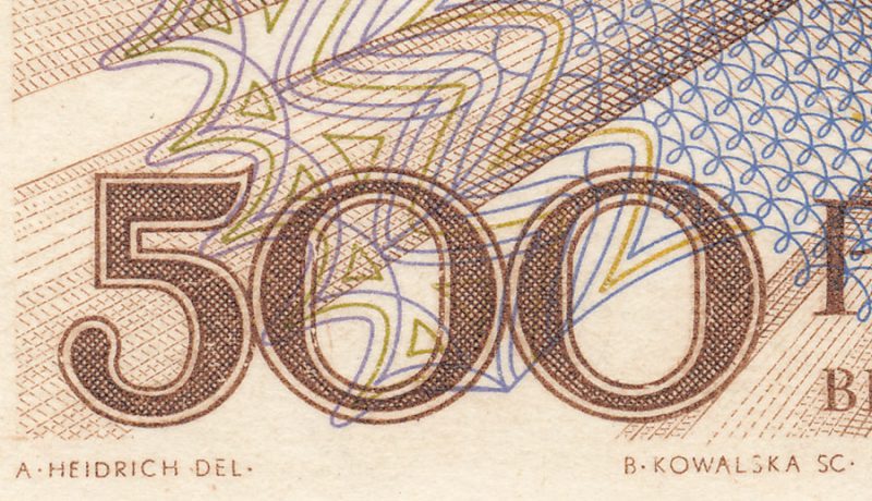 Sygnatury rytowników rewersu na banknocie 500 złotych 1971 z Marią Skłodowską-Curie
